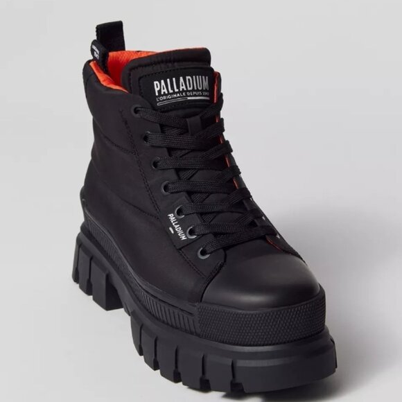 Palladium Revolt Overcush Black on Black  Chunky Sole Women's Size 6 NWT - Picture 1 of 9